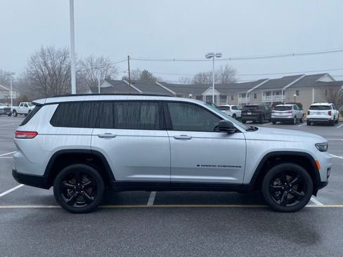 Used 2024 Jeep Grand Cherokee L Altitude AWD/4WD image 6