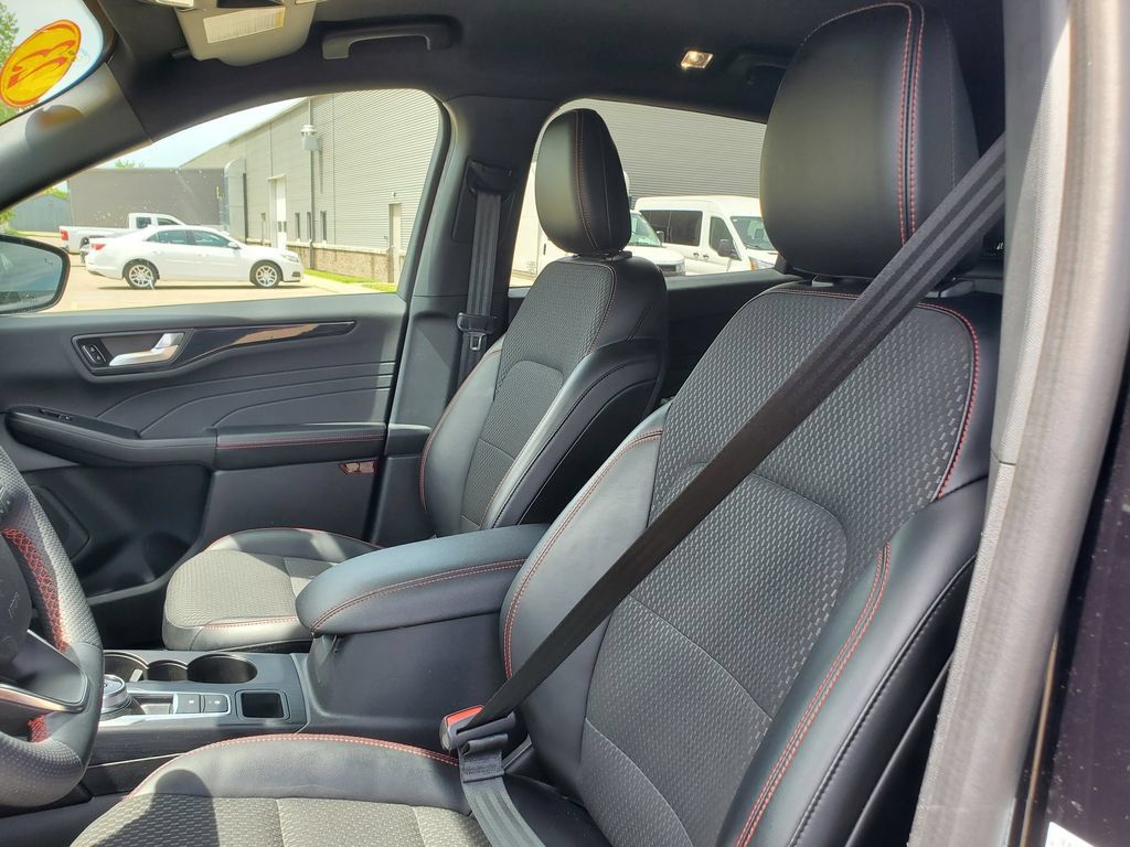 Used 2023 Ford Escape ST-Line w/ Tech Pack #1 AWD/4WD image 16