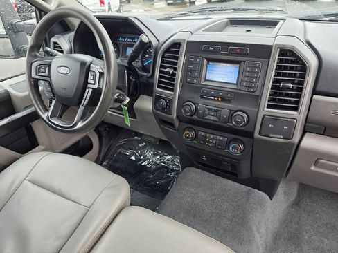 Used 2020 Ford F250 XL w/ Power Equipment Group image 11