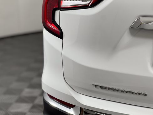 Used 2023 GMC Terrain SLT AWD/4WD image 12