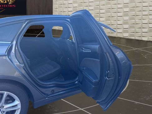 Used 2018 Ford Fusion SE image 18