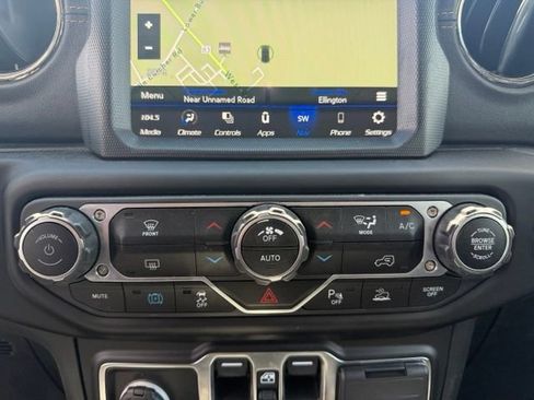 Used 2023 Jeep Wrangler Unlimited Sahara AWD/4WD image 19
