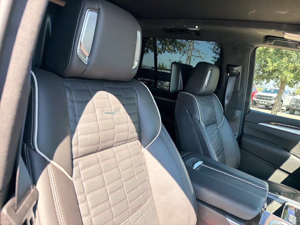 Used 2026 Cadillac Escalade Platinum Sport w/ LPO, ONYX Package AWD/4WD image 36