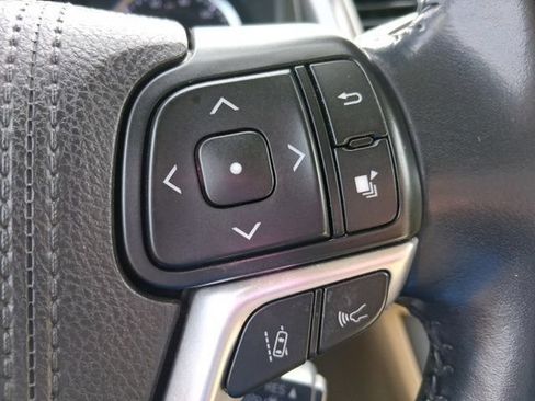 Used 2017 Toyota Highlander Limited AWD/4WD image 18
