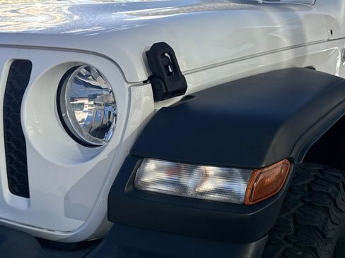 Used 2020 Jeep Gladiator Sport w/ Quick Order Package 24S image 10