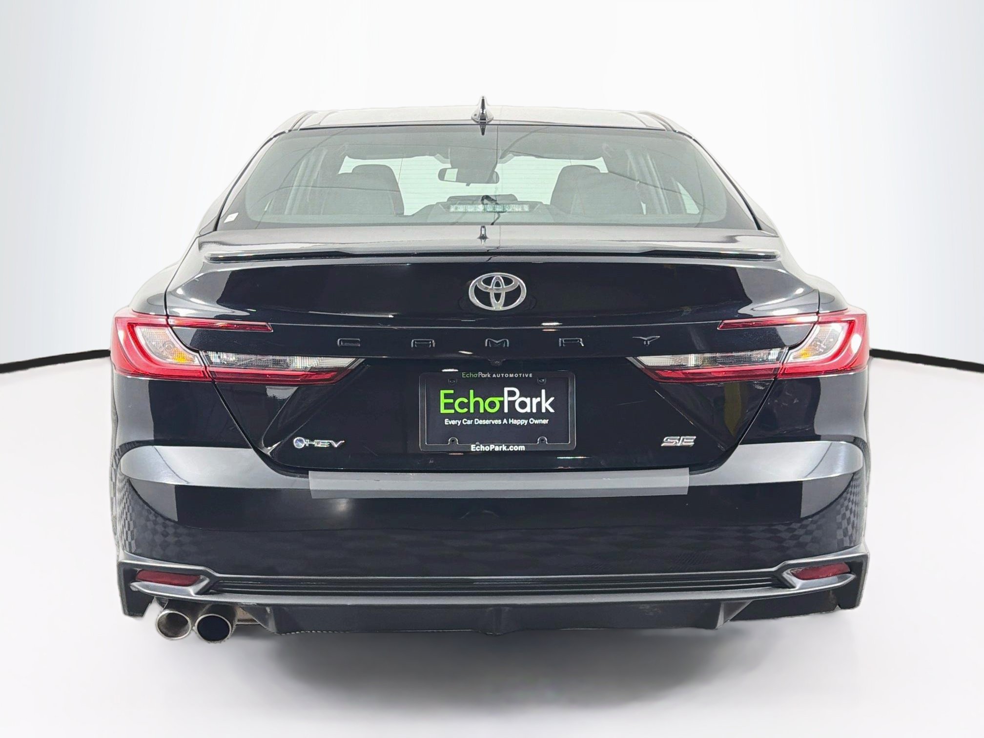 Used 2025 Toyota Camry SE FWD image 7