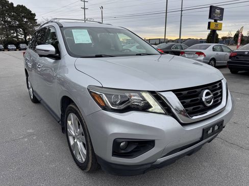 Used 2018 Nissan Pathfinder SL w/ SL Premium Package image 4