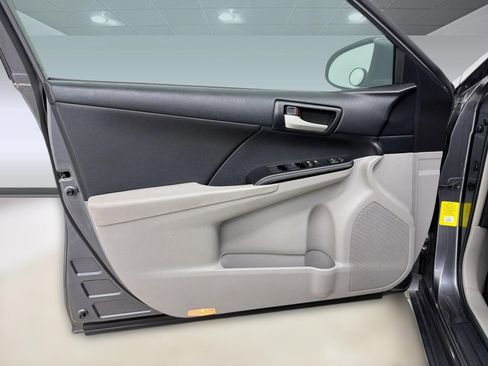 Used 2013 Toyota Camry LE image 21