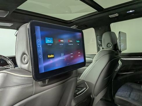 Certified 2025 Cadillac Escalade V w/ LPO, ONYX Package AWD/4WD image 33