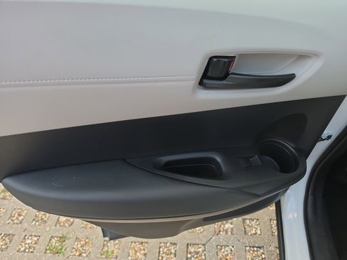 Used 2026 Toyota Corolla Cross L image 9