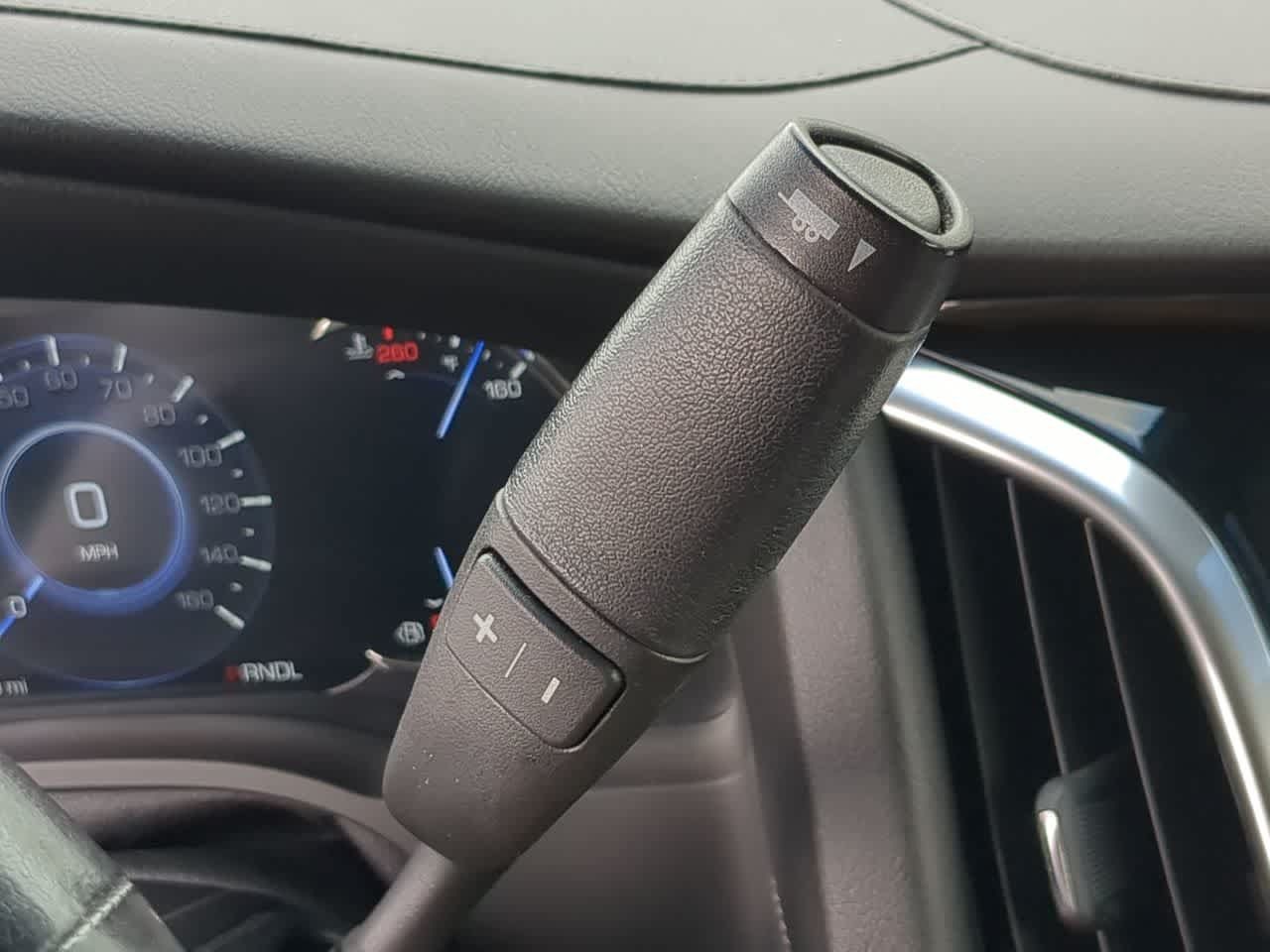 Used 2020 Cadillac Escalade Premium Luxury w/ Escalade Sport Edition AWD/4WD image 33