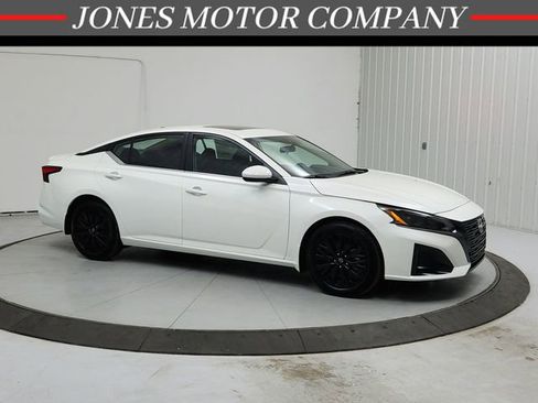New 2026 Nissan Altima 2.5 SV w/ SV Special Edition Package FWD image 1