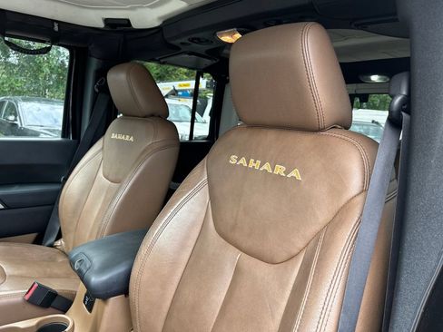 Used 2015 Jeep Wrangler Unlimited Sahara AWD/4WD image 9