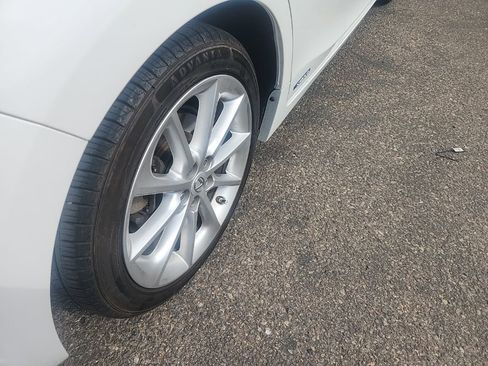 Used 2013 Lexus CT 200h w/ Premium Pkg w/Navigation FWD image 14