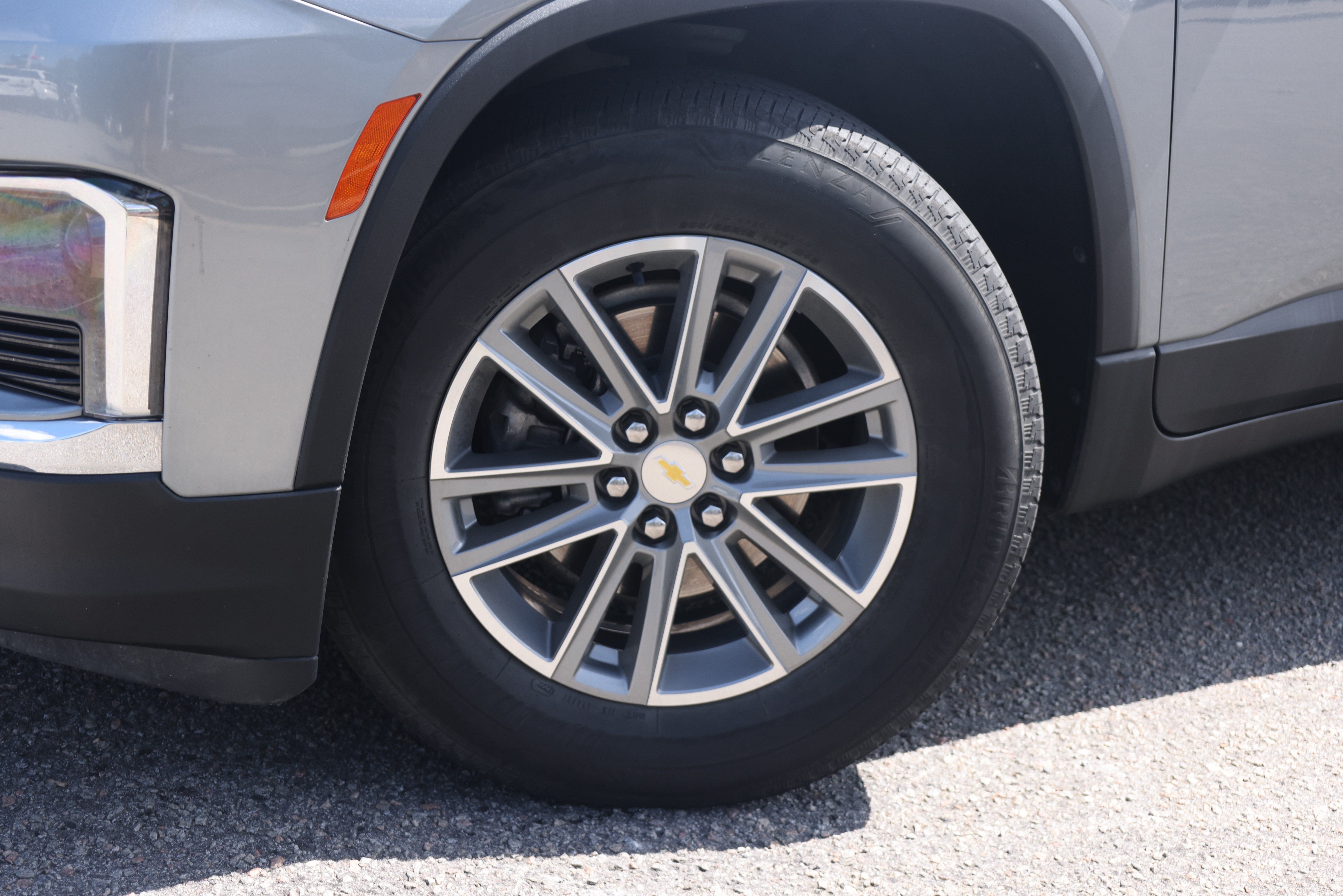 Used 2023 Chevrolet Traverse LT FWD image 12