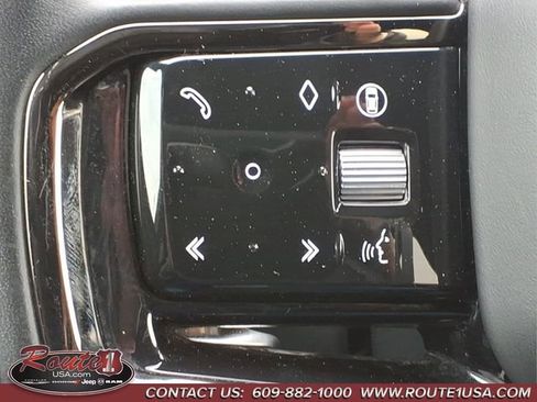 Used 2025 Land Rover Range Rover Velar Dynamic SE AWD/4WD image 24