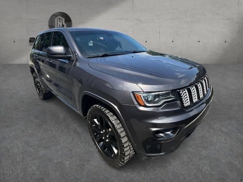 Used 2021 Jeep Grand Cherokee Laredo X AWD/4WD image 4