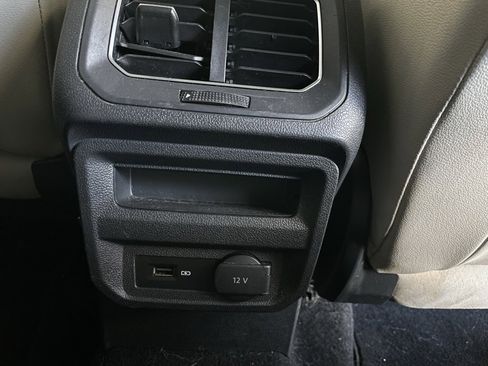 Used 2018 Volkswagen Tiguan SE w/ Panoramic Sunroof Package image 20