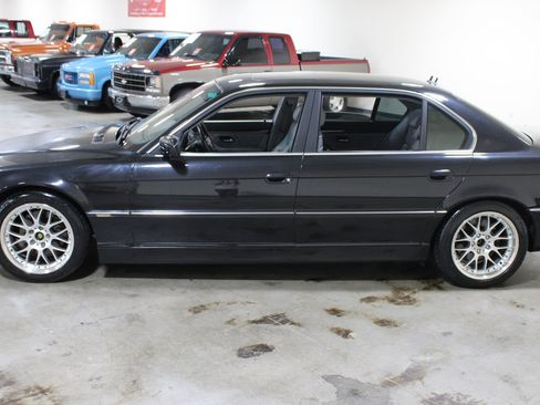 Used 2001 BMW 740iL RWD image 26