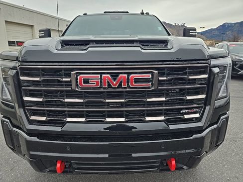 Used 2025 GMC Sierra 2500 AT4X image 35