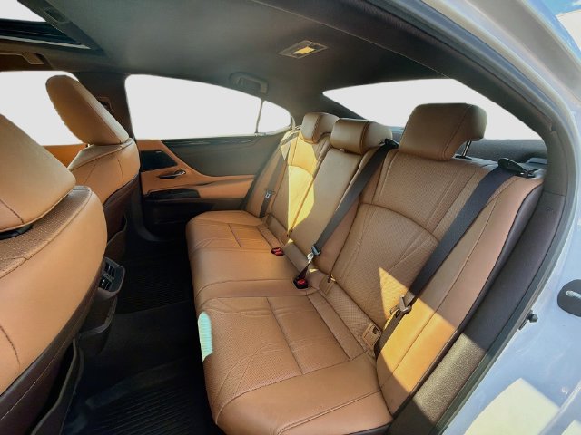 Used 2021 Lexus ES 300h w/ Accessory Package 2 FWD image 19