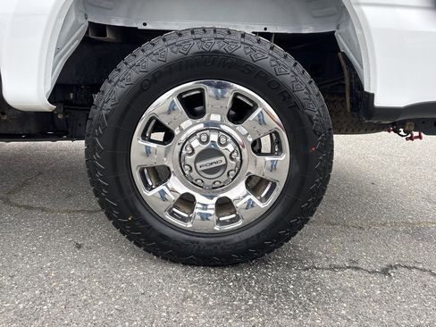 Used 2023 Ford F250 Lariat w/ Chrome Package image 34