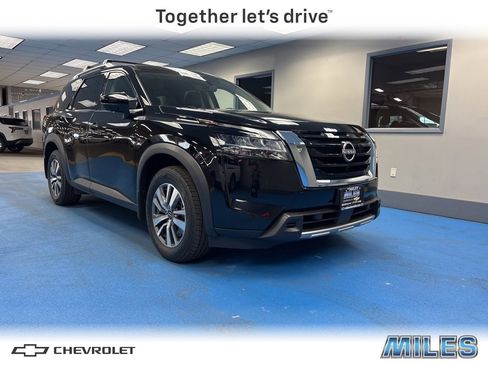 Used 2023 Nissan Pathfinder SL image 1