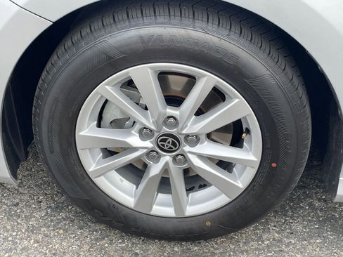 Used 2025 Toyota Camry LE image 28