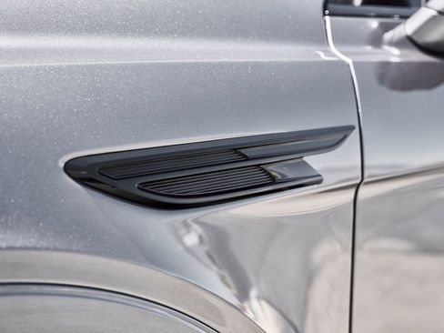 Used 2024 Bentley Bentayga AWD/4WD image 8