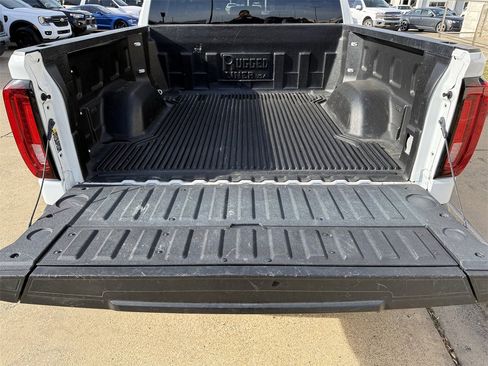 Used 2024 GMC Sierra 1500 SLT image 28