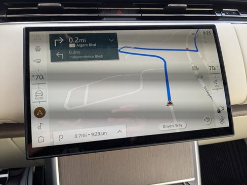 Used 2024 Land Rover Range Rover SE image 18