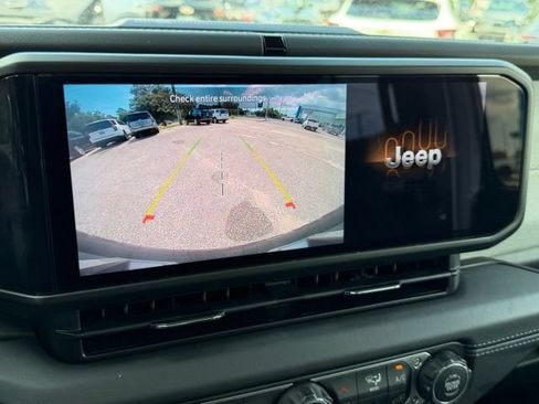 Used 2026 Jeep Wrangler Unlimited Sahara AWD/4WD image 23