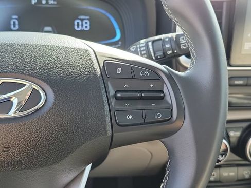 Used 2025 Hyundai Venue SEL FWD image 8