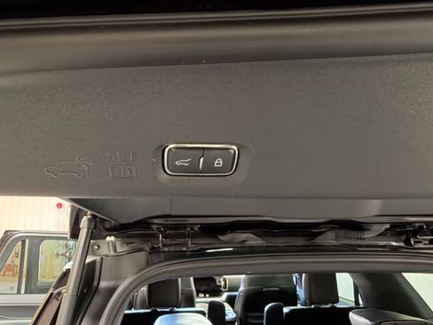Used 2025 Ford Expedition Platinum w/ Stealth Appearance Package AWD/4WD image 30