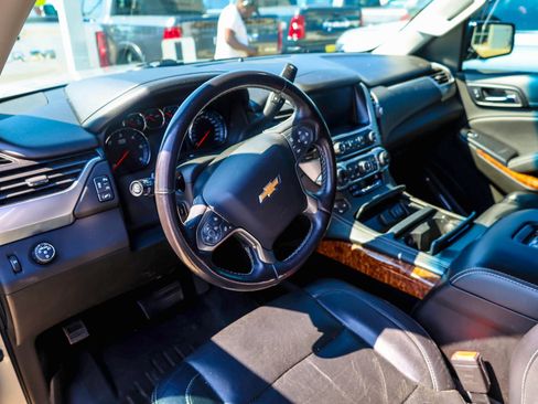 Used 2018 Chevrolet Suburban Premier RWD image 3