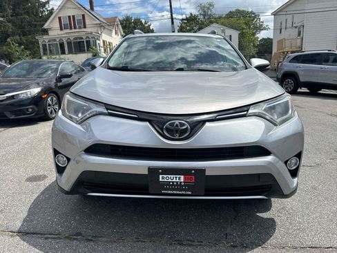 Used 2018 Toyota RAV4 XLE AWD/4WD image 4