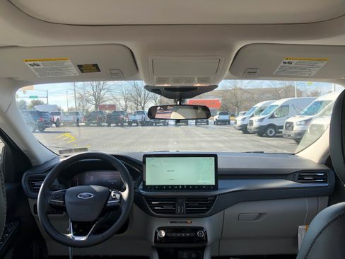 New 2025 Ford Escape SE w/ Class II Trailer Tow Package FWD image 10