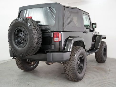 Used 2017 Jeep Wrangler Sahara AWD/4WD image 9