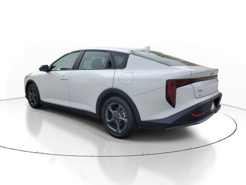 Used 2025 Kia K4 LXS image 4