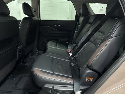 Used 2025 Nissan Pathfinder Platinum w/ Cargo Package image 22