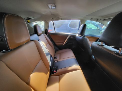 Used 2016 Toyota RAV4 Limited image 9