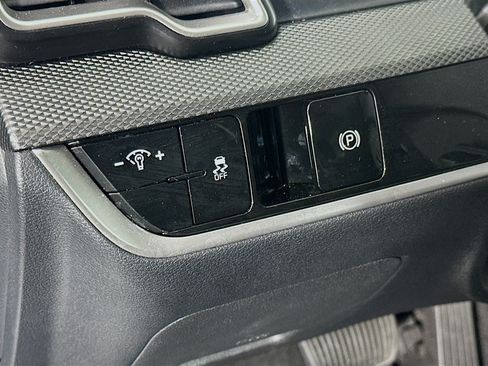 Used 2025 Kia Sportage LX FWD image 16