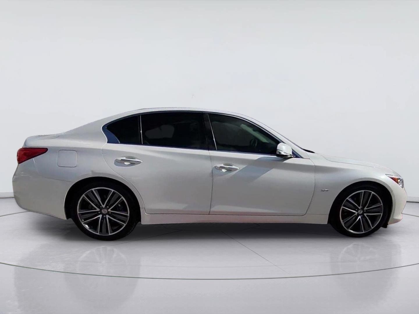Used 2016 INFINITI Q50 3.0t Premium w/ Driver Assistance Package RWD image 9
