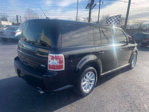 Used 2019 Ford Flex SE image 4