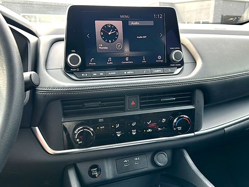 Used 2024 Nissan Rogue S image 31