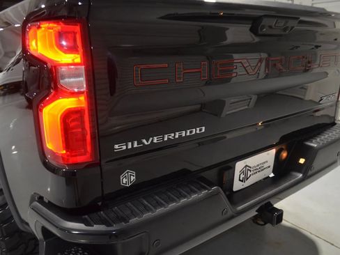 Used 2023 Chevrolet Silverado 1500 ZR2 w/ Technology Package image 10