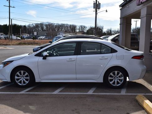 Used 2022 Toyota Corolla LE image 5