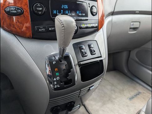 Used 2010 Toyota Sienna XLE image 18