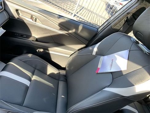 Used 2025 Toyota Camry SE image 30