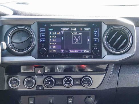 Used 2017 Toyota Tacoma TRD Sport w/ Tow Package (A/T) image 11